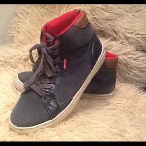 Men's Levi's sneakers sz.9